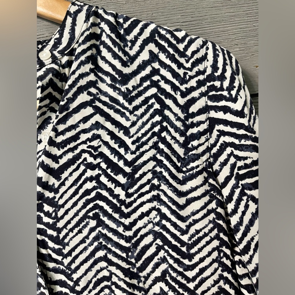 Joe’s Jeans Silk Animal Chevron Print Long Sleeved Button Up Blouse Sz XS Summer - Picture 2 of 13